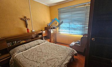 QVAL SPA Permuta, Vende o Arrienda a Empresas. Casa Habitacion o Fines comerciales a 20 mt de Alameda y 300 mt Univ. O´Higgins