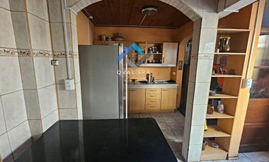 QVAL SPA Permuta, Vende o Arrienda a Empresas. Casa Habitacion o Fines comerciales a 20 mt de Alameda y 300 mt Univ. O´Higgins