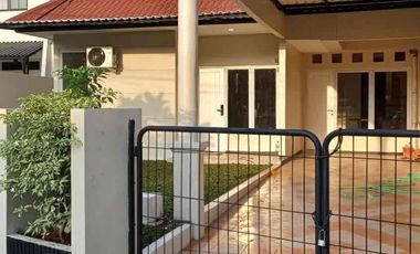 Sewa rumah 2 lantai siap huni di griya loka bsd bisa buat kantor dan usaha