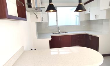 Casa de venta por estrenar al sur de Loja