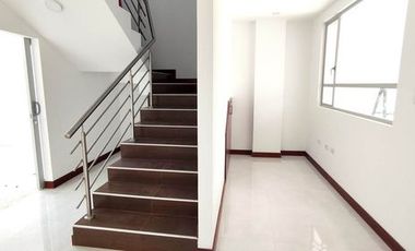 Casa de venta por estrenar al sur de Loja