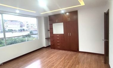 Casa de venta por estrenar al sur de Loja