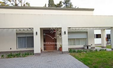 Casa importante en venta, Sauce Viejo, excelente opción con posibilidad de financiación