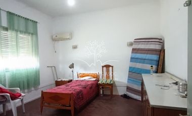 Casa en venta, PH en esquina, Hipolito Yrigoyen y Avenida Freyre