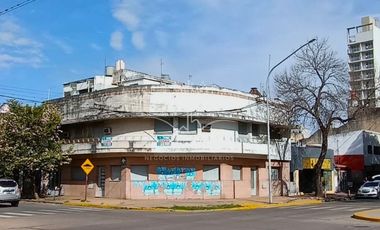 Casa en venta, PH en esquina, Hipolito Yrigoyen y Avenida Freyre