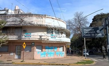 Casa en venta, PH en esquina, Hipolito Yrigoyen y Avenida Freyre