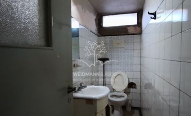 Casa en venta, PH en esquina, Hipolito Yrigoyen y Avenida Freyre