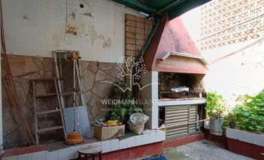 Casa en venta, PH en esquina, Hipolito Yrigoyen y Avenida Freyre