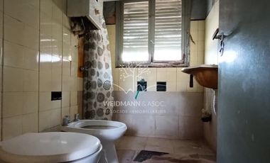 Casa en venta, PH en esquina, Hipolito Yrigoyen y Avenida Freyre