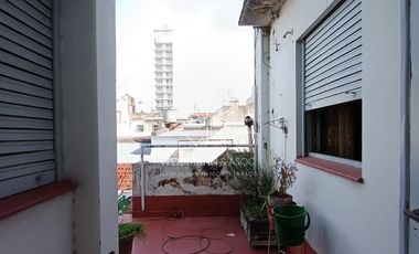 Casa en venta, PH en esquina, Hipolito Yrigoyen y Avenida Freyre