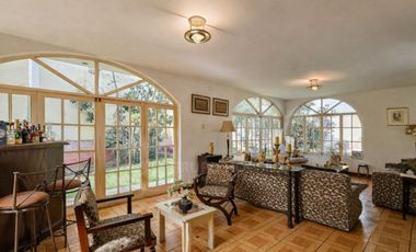 VENTA DE CASA DE 2 PISOS FRENTE A PARQUE PISOS - SURCO URB. MONTERRICO CHICO