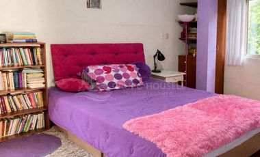 VENTA DE CASA DE 2 PISOS FRENTE A PARQUE PISOS - SURCO URB. MONTERRICO CHICO