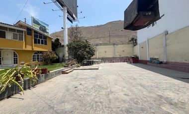 VENTA DE CASA DE 2 PISOS FRENTE A PARQUE PISOS - SURCO URB. MONTERRICO CHICO