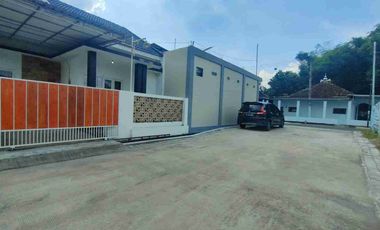 Perumahan Pinggir Jalan Provinsi