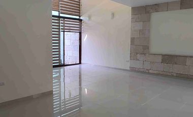 ZONA SUMIYA RENTA CASA CONDOMINIO SEGURIDAD ALBERCA TENIS GYM