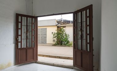 Venta de casa esquinera, terreno doble con apartamento o local comercial puede ser usado y espacio para nueva construcion