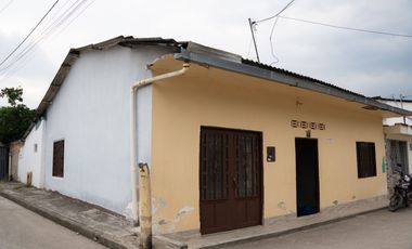 Venta de casa esquinera, terreno doble con apartamento o local comercial puede ser usado y espacio para nueva construcion