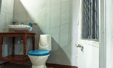 Venta de casa esquinera, terreno doble con apartamento o local comercial puede ser usado y espacio para nueva construcion