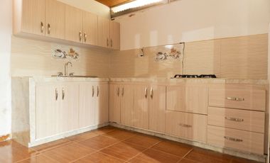 Venta de casa esquinera, terreno doble con apartamento o local comercial puede ser usado y espacio para nueva construcion