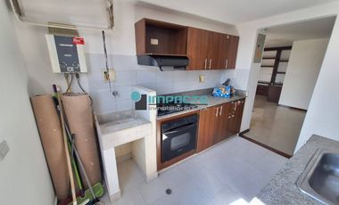 Se arrienda apartamento en el sector de los conquistadores cód.4294