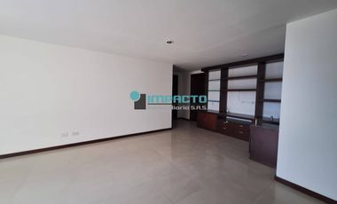 Se arrienda apartamento en el sector de los conquistadores cód.4294