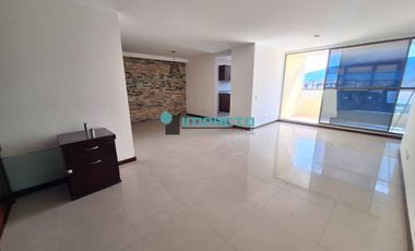 Se arrienda apartamento en el sector de los conquistadores cód.4294