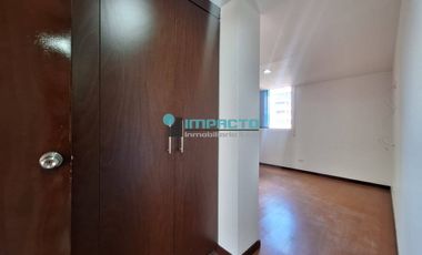 Se arrienda apartamento en el sector de los conquistadores cód.4294