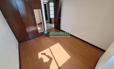 Se arrienda apartamento en el sector de los conquistadores cód.4294