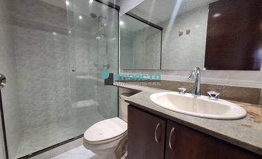 Se arrienda apartamento en el sector de los conquistadores cód.4294