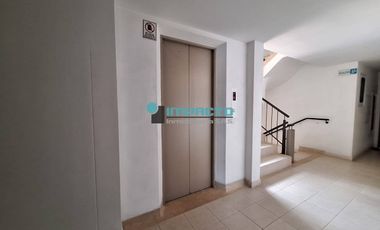 Se arrienda apartamento en el sector de los conquistadores cód.4294