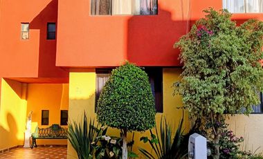 Oportunidad de inversión. Casa en condominio 3 R, 2.5 baños, seguridad, sobre avenida.