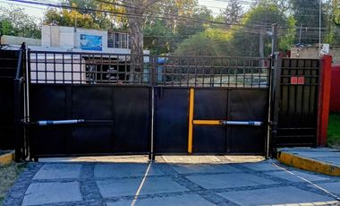 Oportunidad de inversión. Casa en condominio 3 R, 2.5 baños, seguridad, sobre avenida.
