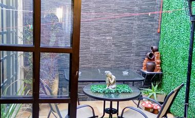 Oportunidad de inversión. Casa en condominio 3 R, 2.5 baños, seguridad, sobre avenida.