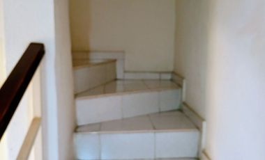Oportunidad de inversión. Casa en condominio 3 R, 2.5 baños, seguridad, sobre avenida.