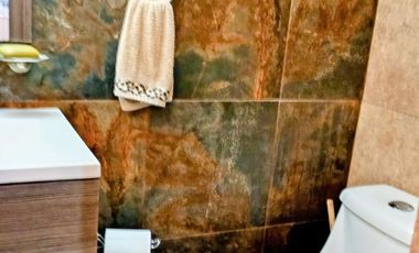 Oportunidad de inversión. Casa en condominio 3 R, 2.5 baños, seguridad, sobre avenida.
