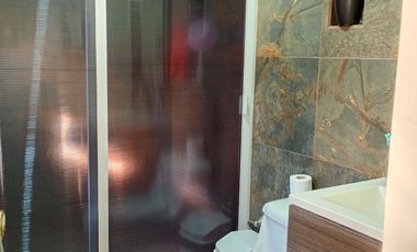 Oportunidad de inversión. Casa en condominio 3 R, 2.5 baños, seguridad, sobre avenida.