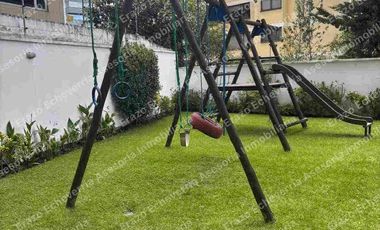 HERMOSO DEPARTAMENTO FULL AMOBLADO 2 DORMITORIOS 2 baños y medio   CALLE SAN IGNACIO INCLUYE UN  PARQUEADERO ÁREA DE MÁQUINAS CON LAVADORA SECADORA y   ALÍCUOTA