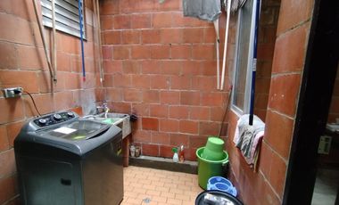 VENTA CASA DOS PISOS UNIFAMILIAR CORDOBA RESERVADO