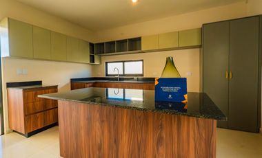 Casa en venta UN PISO ENTREGA INMEDIATA en Real Montejo en Mérida