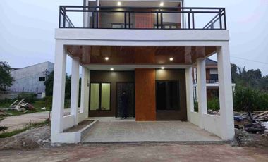 murah nie, 2 lantai, angsuran 5 jutaan. masalah slik bisa dibantu.