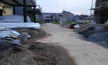 murah nie, 2 lantai, angsuran 5 jutaan. masalah slik bisa dibantu.