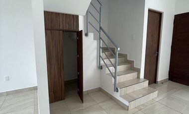 CASA AMPLIA Y CÓMODA EN RENTA EN ZAKIA