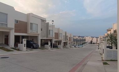 CASA AMPLIA Y CÓMODA EN RENTA EN ZAKIA