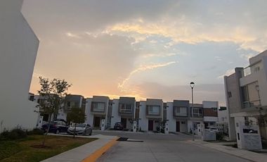 CASA AMPLIA Y CÓMODA EN RENTA EN ZAKIA