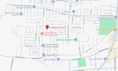 Casa en Venta en Los Álamos: ¡Jardín, Estacionamiento y Ambientes Luminosos!