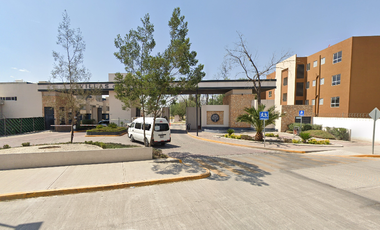 Casa en Venta en Los Álamos: ¡Jardín, Estacionamiento y Ambientes Luminosos!