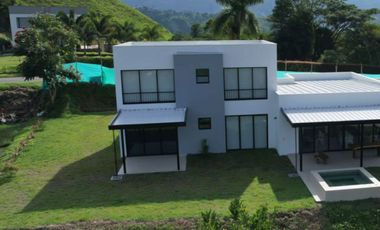 Alquilo casa campestre en Altos del Campestre en un solo nivel, Manizales