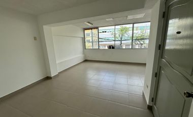 CIUDADELA KENNEDY NORTE VENDO PRECIOSO Y AMPLIO DEPARTAMENTO IDEAL PARA VIVIENDA O CONSULTORIOS  DE MEDICOS