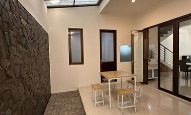 Dijual Rumah Modern Baru Renov dalam Cluster, Sayap Sutami Bandung