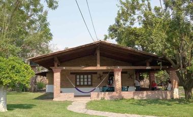 ¡Venta de casa con gran terreno!